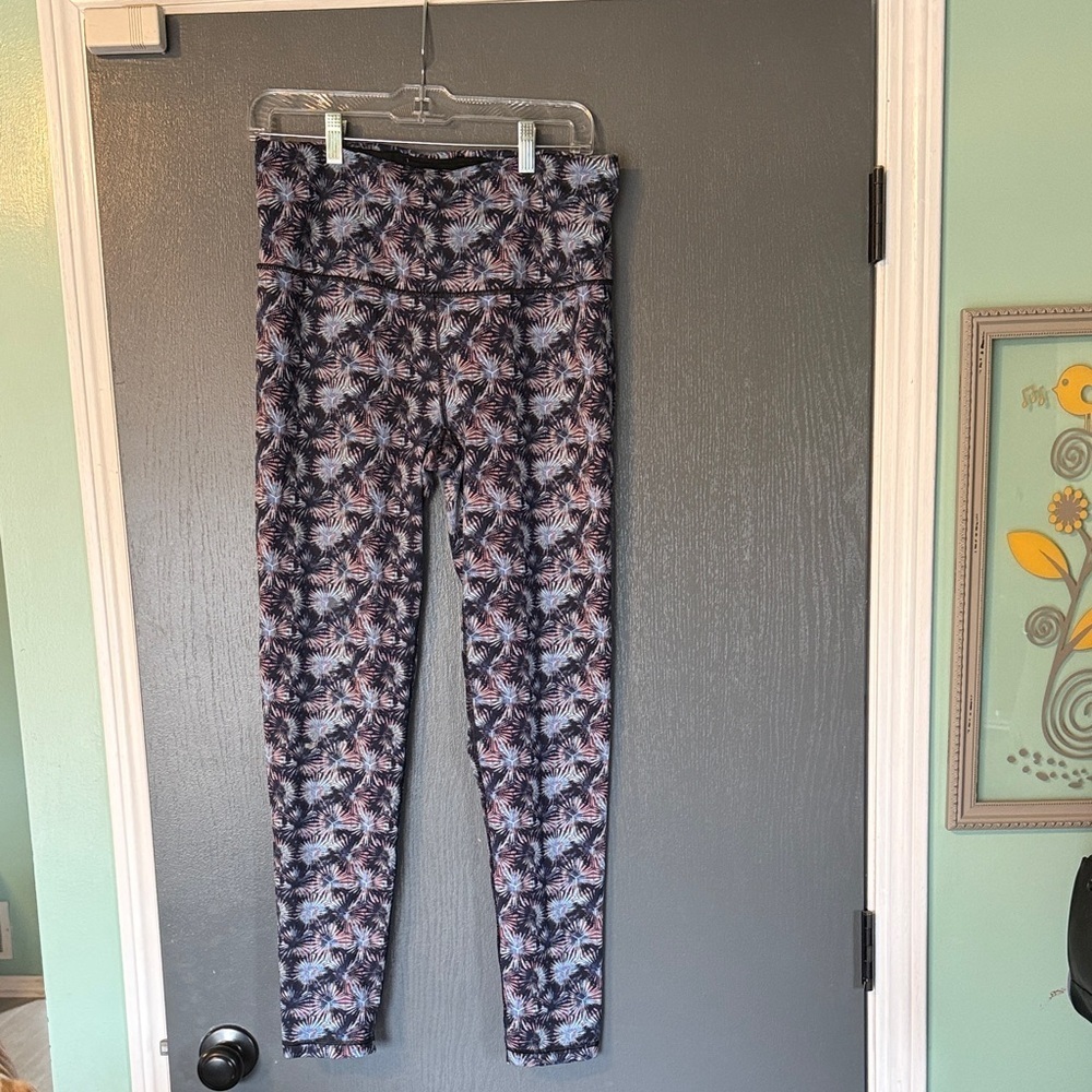 Women’s Victorias Secret Printed High-Waist Leggings - Black & Pink Pattern